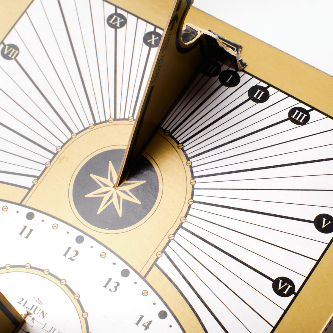Die Kompass-Sonnenuhr - AstroMedia